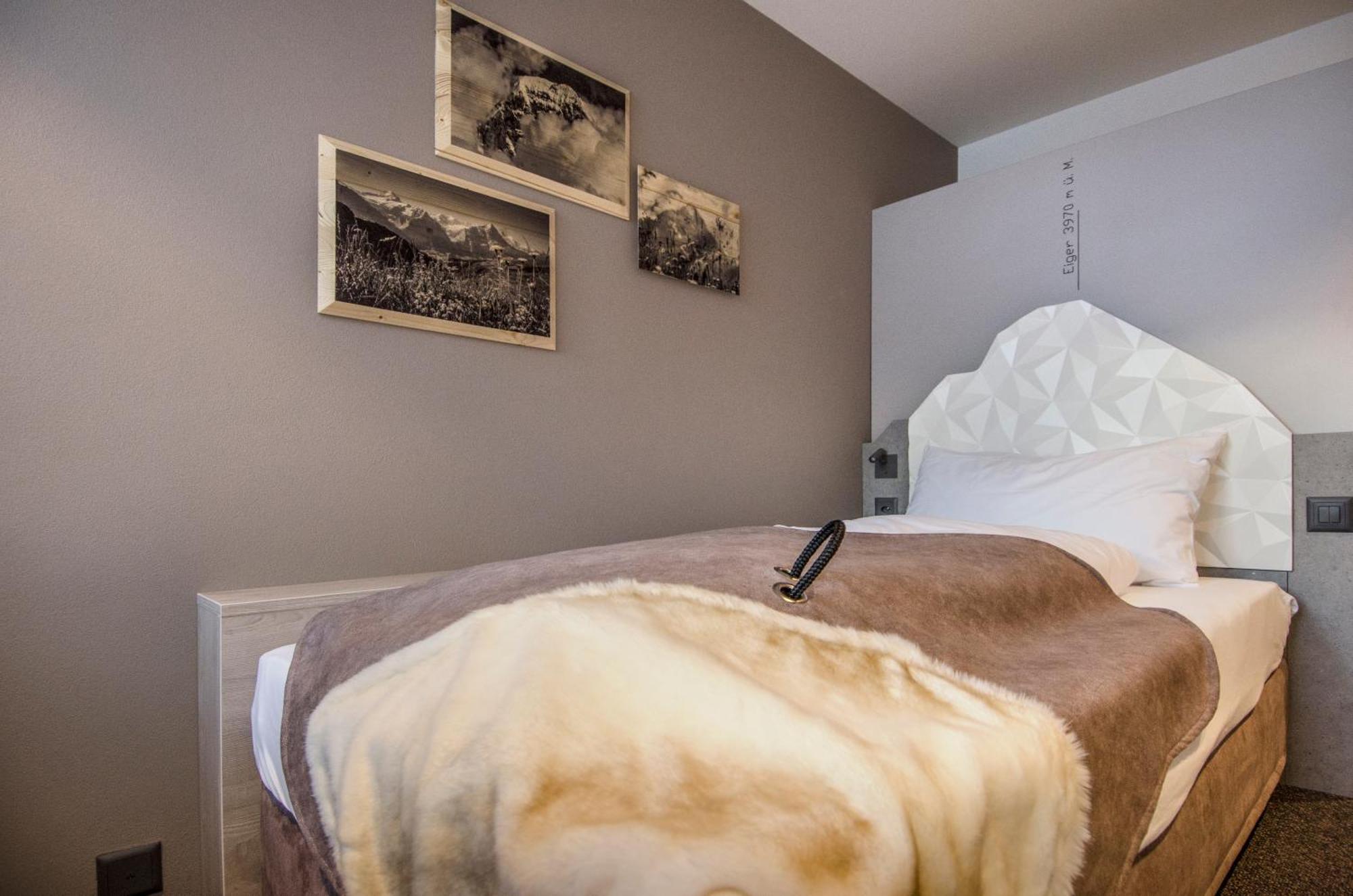 Modern Single Room,1345077296:JPEG